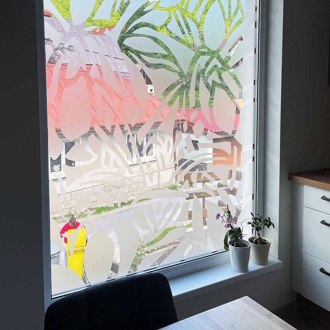 Dizajnová mliečna fólia na okne