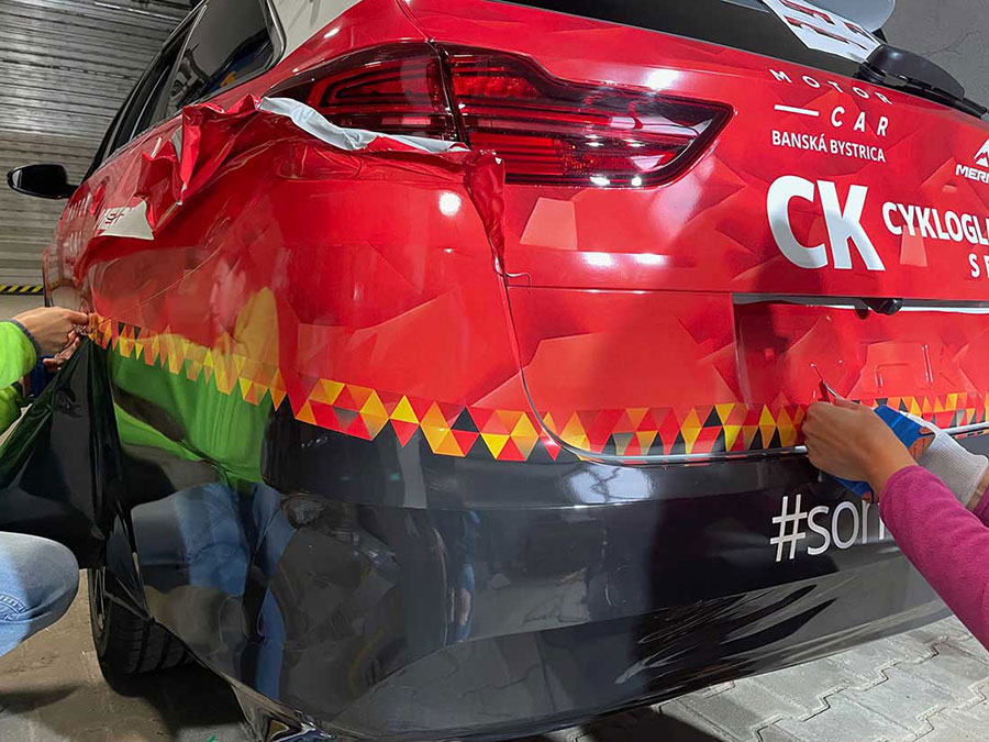 Ukážka reklamy na aute