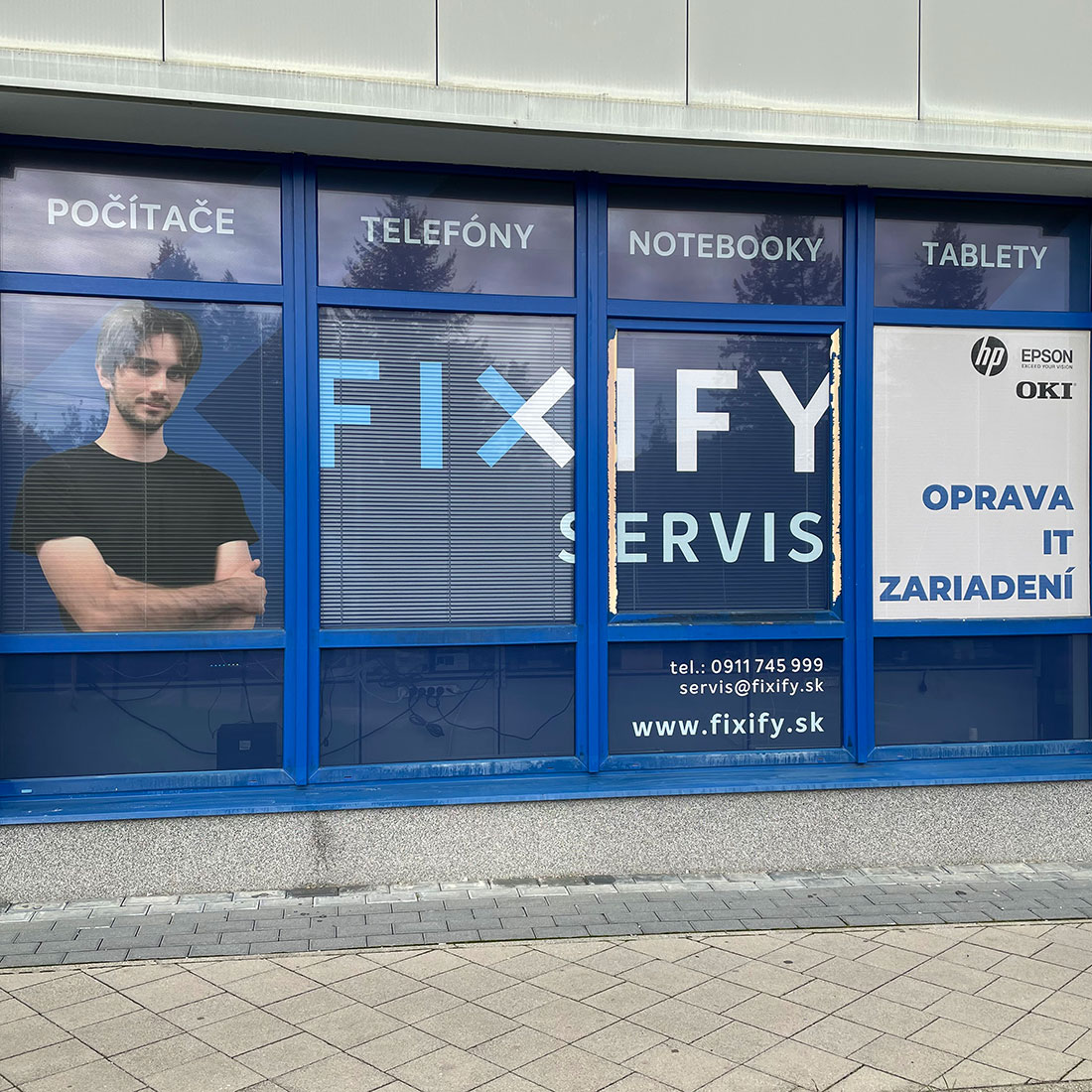 Reklama na výklade, polep