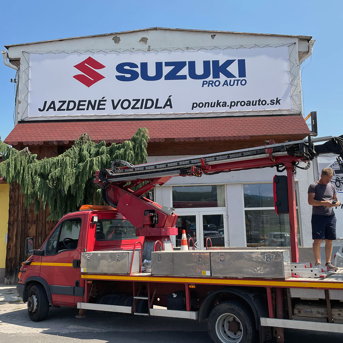 Reklamná plachta na budove