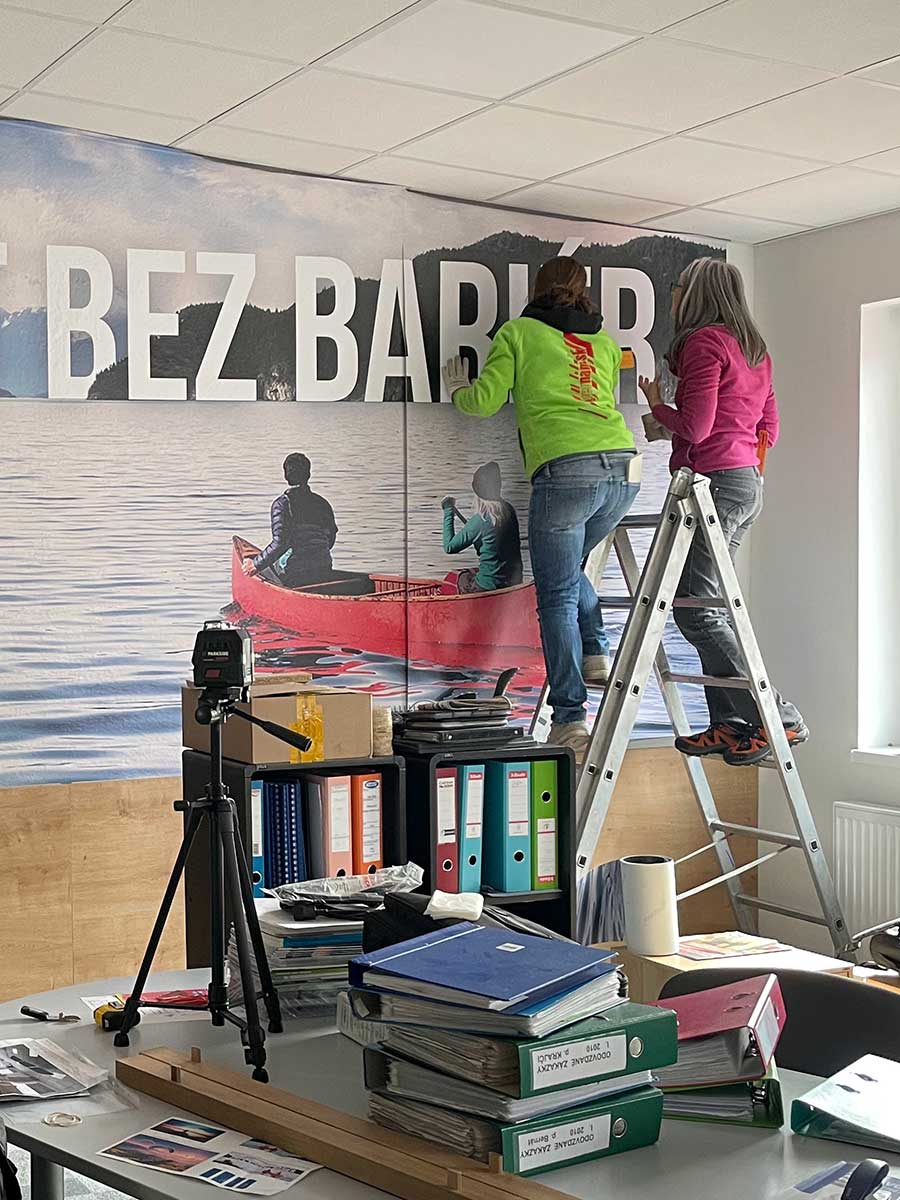 Reklamné polepy v interiéri