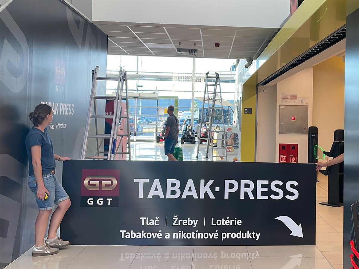 Reklamná tabuľa pred montážou